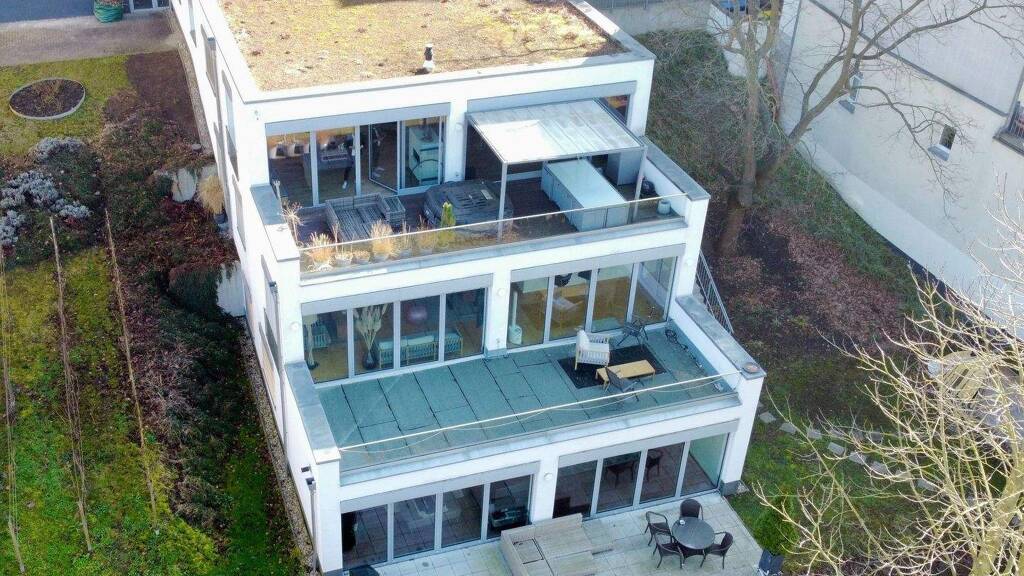 Luxuswohnung mit Saaleblick und Wasserzugang zu verkaufen!