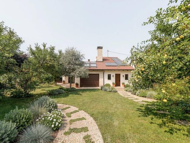 Einfamilienhaus zum Kauf 8 Zimmer 265 m² 600 m² Grundstück Steppach b.Augsburg Neusäß 86356