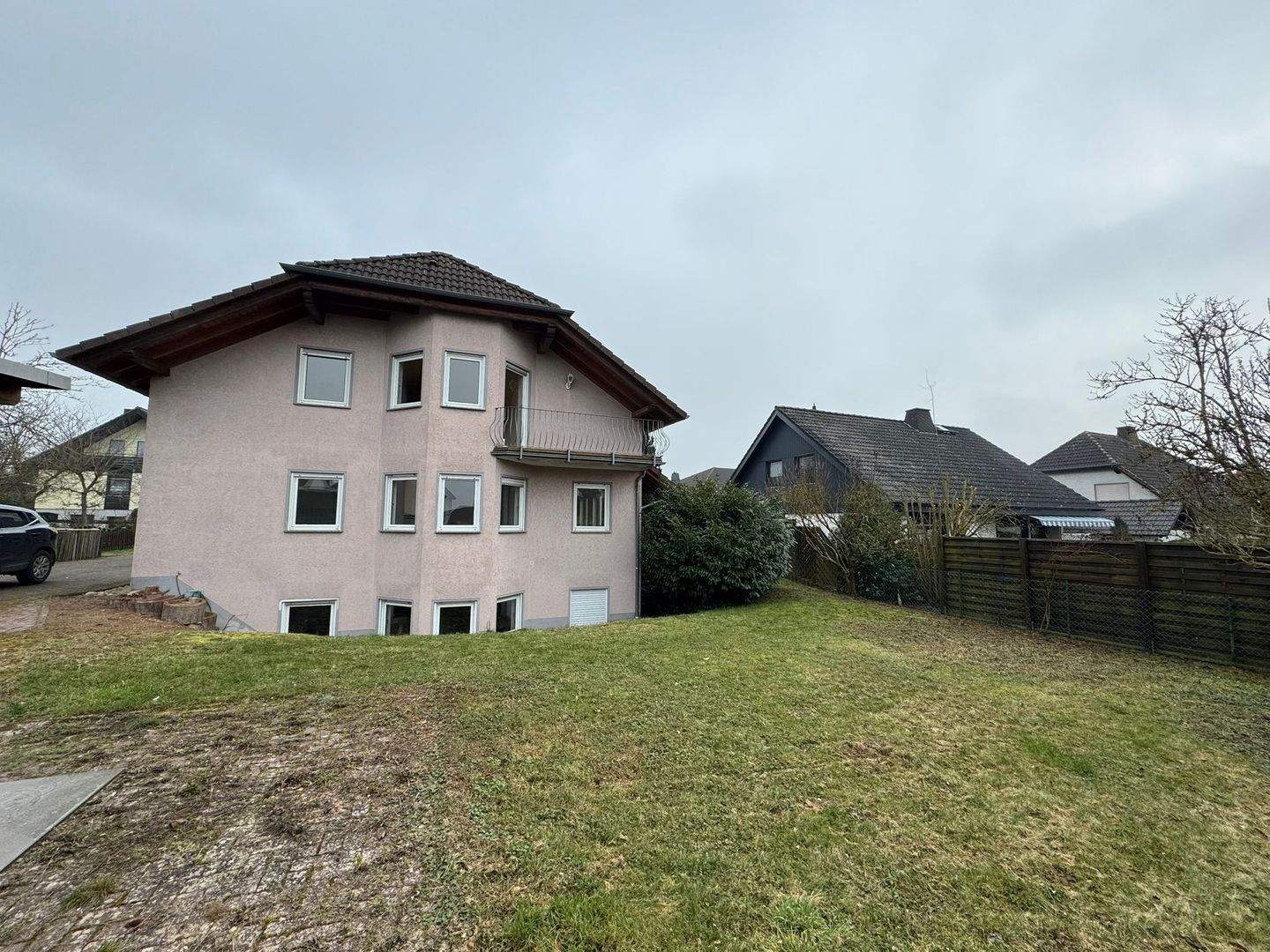 Immobilie in Weisel - ruhig gelegenes massives Mehrfamilienhaus - Bild 2