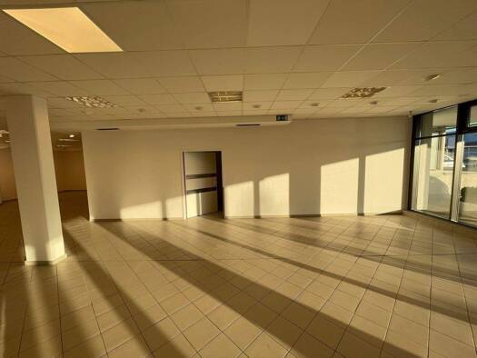 Verkaufsfläche zur Miete provisionsfrei 1.000 m² Verkaufsfläche teilbar von 400 m² bis 1.000 m² Berg Landshut 84036