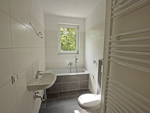 Wohnung zur Miete nur mit Wohnberechtigungsschein 439 € 3 Zimmer 60,9 m² 2. Geschoss frei ab 01.11.2026 Seehäuser Weg 90 Oschersleben Oschersleben 39387