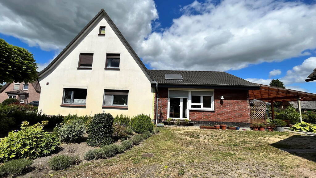 Einfamilienhaus zum Kauf provisionsfrei 325.000 € 5 Zimmer 172 m² 942 m² Grundstück Heeslingen 27404