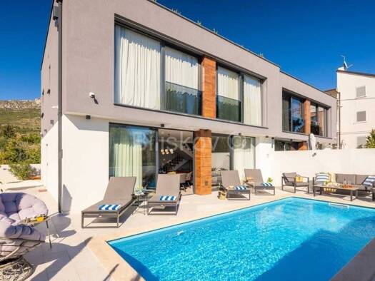 Haus zur Miete 8 Zimmer 230 m² Kaštelanec