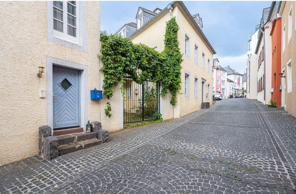 Mehrfamilienhaus zum Kauf 398.000 € 5 Zimmer 156 m²<br/>Wohnfläche 130 m²<br/>Grundstück Bitburg Bitburg 54634