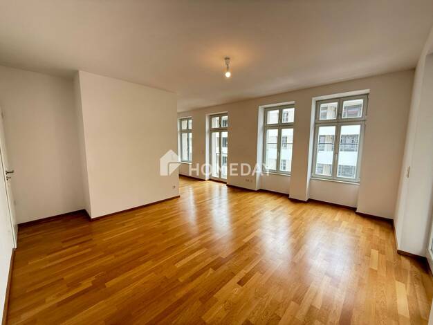 Wohnung zum Kauf 299.000 € 2,5 Zimmer 80 m² 2. Geschoss Neustadt-Neuschönefeld Mitte 04315