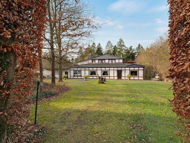 Mehrfamilienhaus zum Kauf provisionsfrei 1.400.000 € 14 Zimmer 385 m² 43.831 m² Grundstück Heberbaude 1a Rhüden Seesen 38723