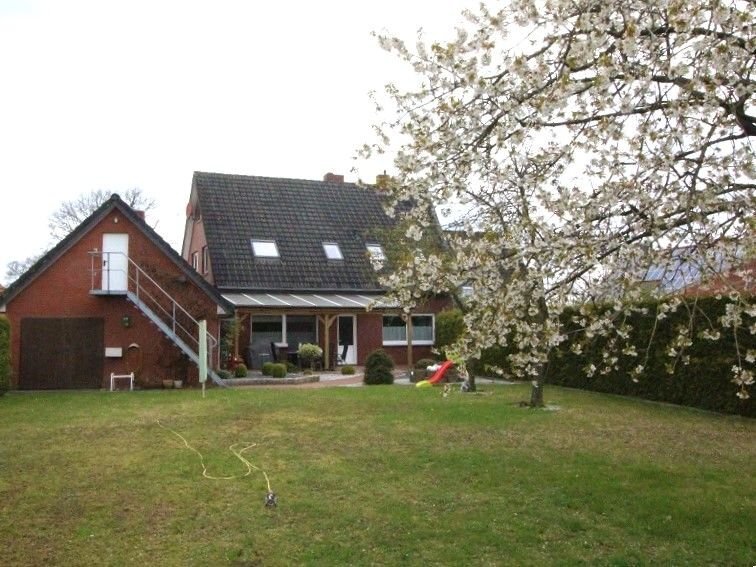 Einfamilienhaus zum Kauf 288.000 € 10 Zimmer 300 m²<br/>Wohnfläche 1.286 m²<br/>Grundstück Neubörger 26909