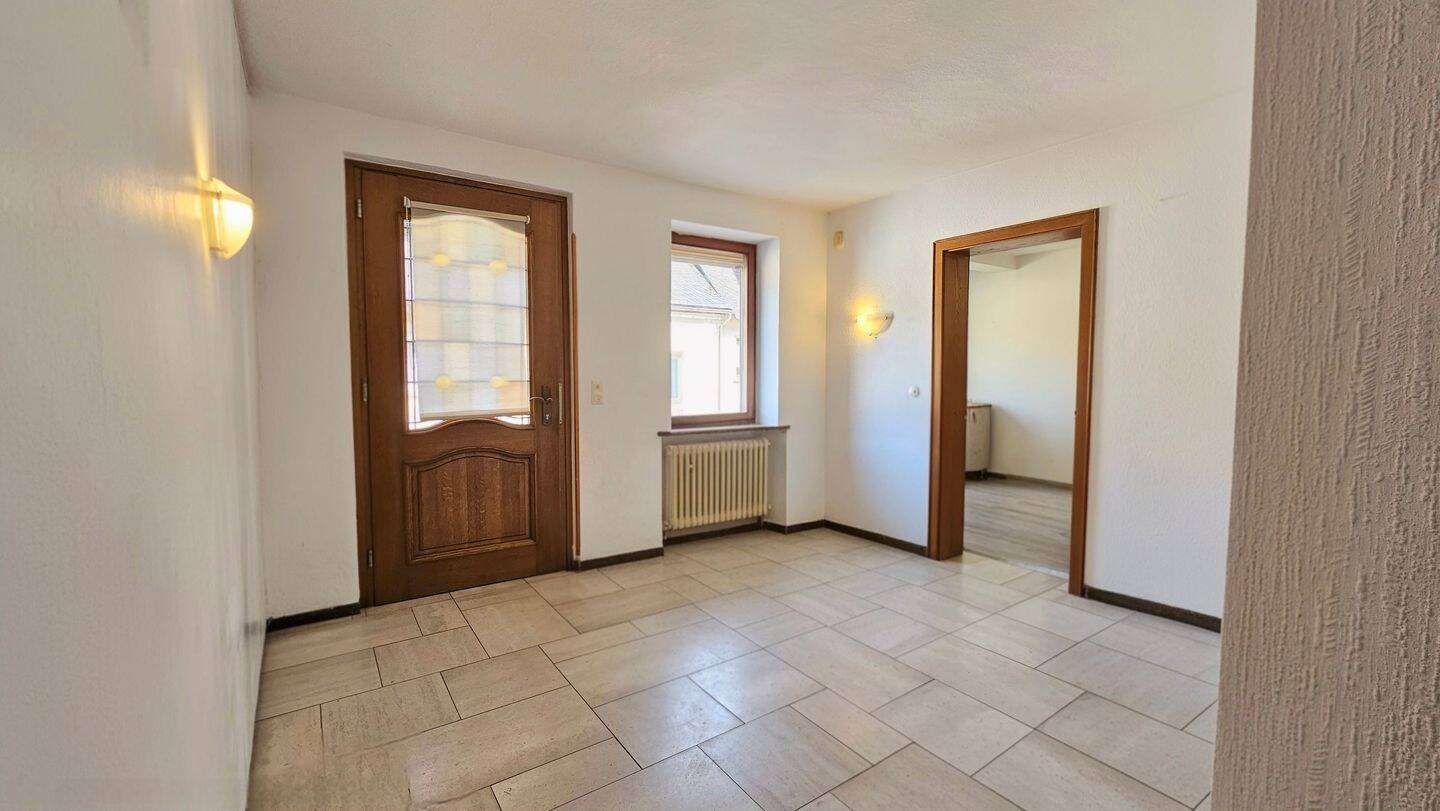 Immobilie in Briedel - Großzügiges Einfamilienhaus mit Garage, Terrasse und großem Gartengrundstück in Briedel/Mosel - Bild 2