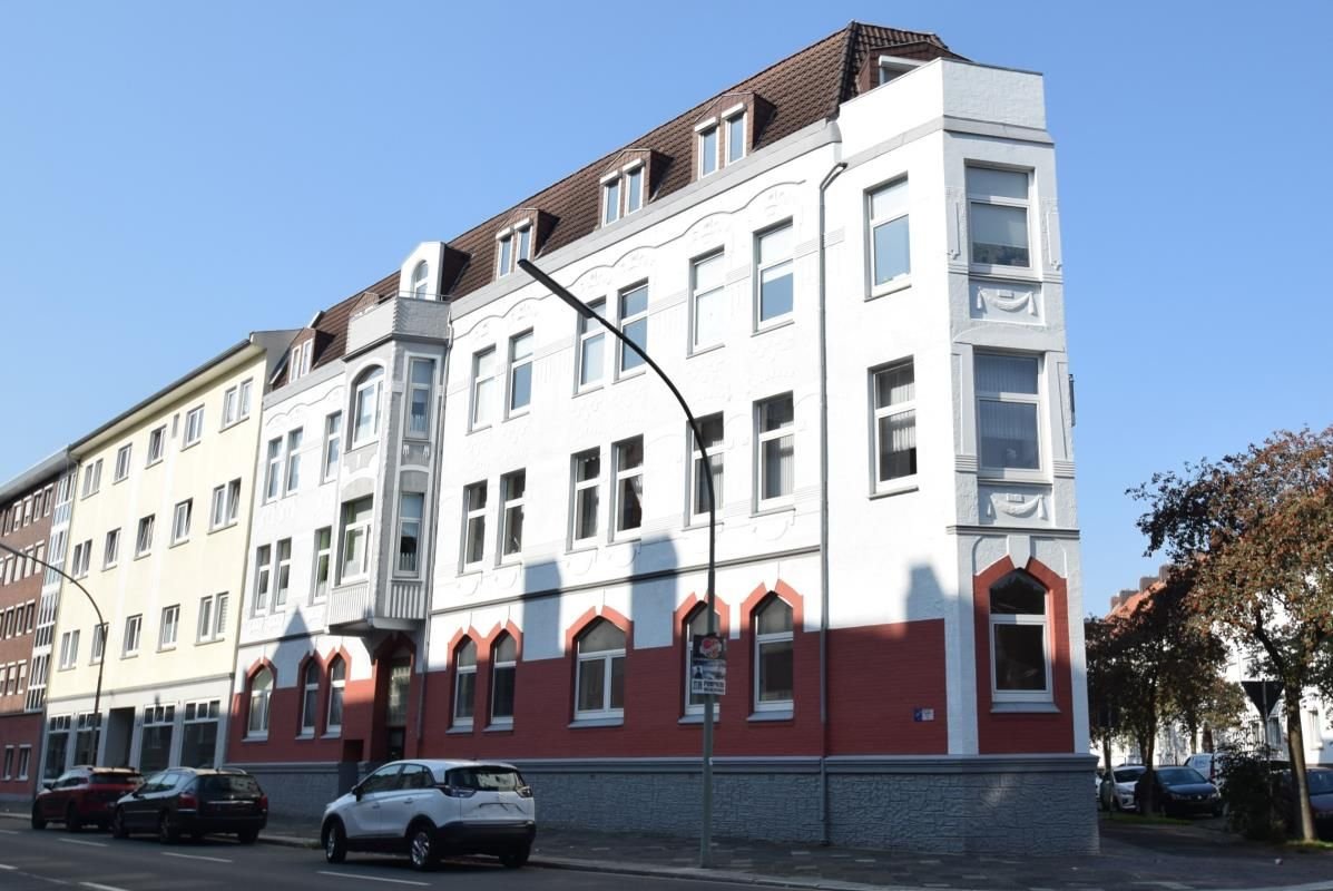 Wohnung zum Kauf 165.000 € 4,5 Zimmer 162 m²<br/>Wohnfläche Heppens Wilhelmshaven 26384