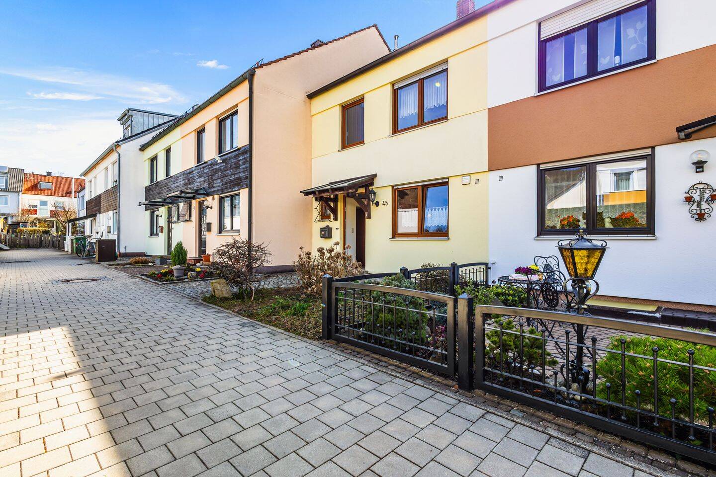 Immobilie in Donaustauf - Familienfreundliches Wohnen in Donaustauf: Reihenmittelhaus in begehrter Lage - Bild 1