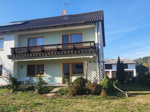 Einfamilienhaus zur Miete 1.240 € 9 Zimmer 200 m² 5.000 m² Grundstück Günching Velburg 92355