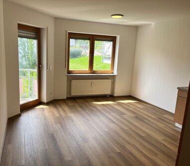 Wohnung zur Miete 390 € 2 Zimmer 38 m² frei ab sofort Erlewinstrasse 9 Niedereschach Niedereschach 78078