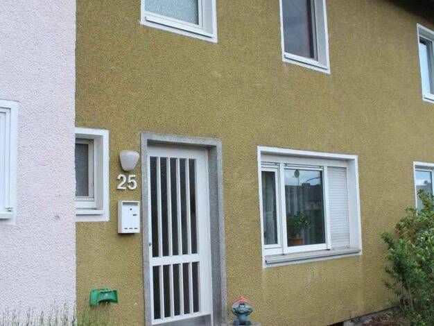 Reihenmittelhaus zum Kauf provisionsfrei 165.000 € 5 Zimmer 83,2 m² 214 m² Grundstück Albert-Schweitzer-Straße 25 Gifhorn Gifhorn 38518