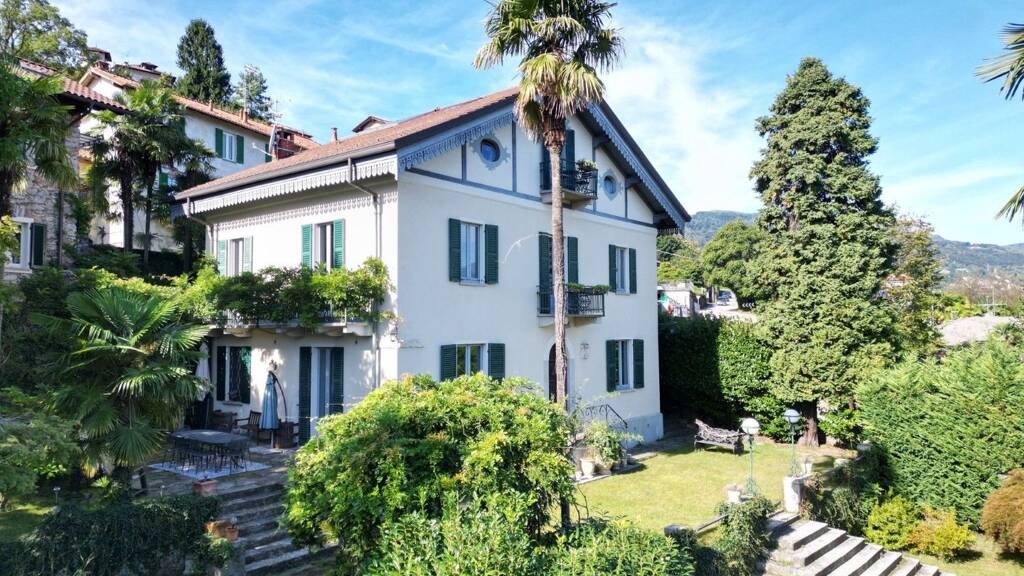Villa zum Kauf 1.950.000 € 11 Zimmer 497 m² 1.500 m² Grundstück frei ab sofort Stresa