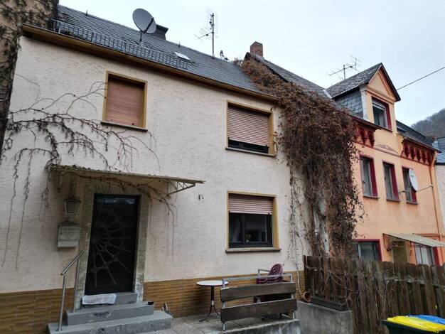 Einfamilienhaus zum Kauf 250.000 € 9 Zimmer 136 m² 1.096 m² Grundstück Löf Löf/Mosel 56332