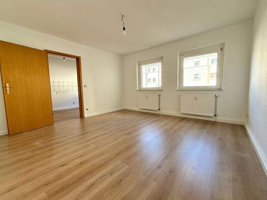 Wohnung zur Miete 325 € 2 Zimmer 49 m² EG frei ab sofort Wilhelm-Weber-Hof Innenstadt Gera 07545