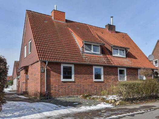 Doppelhaushälfte zum Kauf 210.000 € 4 Zimmer 92 m² 979 m² Grundstück Ostdeutsche Straße 1 Schneverdingen 29640