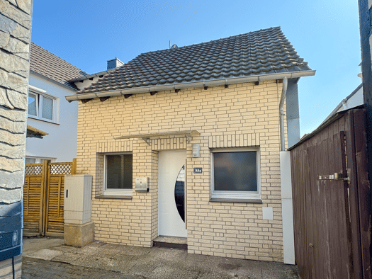 Einfamilienhaus zur Miete 850 € 2 Zimmer 63 m² 147 m² Grundstück Bergisch Neukirchen Leverkusen 51381