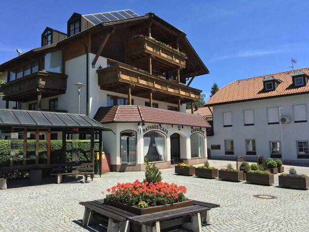 Wohnung zur Miete 1.100 € 4 Zimmer 132 m² 1. Geschoss Hauptstraße 30 Bischofsmais 94253