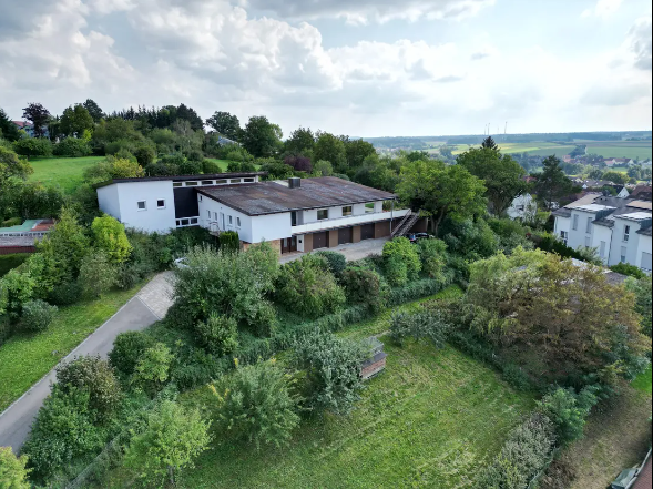 Einfamilienhaus zur Zwangsversteigerung provisionsfrei 14 Zimmer 380 m²<br/>Wohnfläche 5.827 m²<br/>Grundstück ab sofort<br/>Verfügbarkeit Feuchtwangen Feuchtwangen 91555