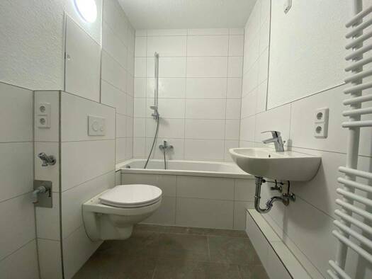 Wohnung zur Miete 299 € 3 Zimmer 54,5 m² 5. Geschoss Otto-Bruchholz-Straße 23 Suhl 98527