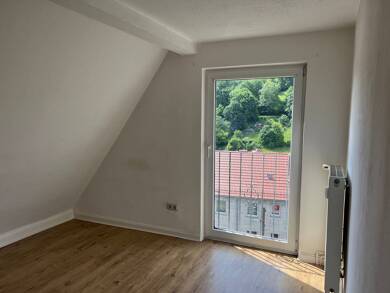 Wohnung zur Miete 255 € 2 Zimmer 35 m² Dachgeschoss, 3. Geschoss frei ab sofort Knaudtstr. 12 Ruhla Ruhla 99842