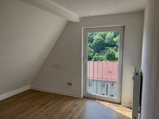 Wohnung zur Miete 255 € 2 Zimmer 35 m² Dachgeschoss, 3. Geschoss frei ab sofort Knaudtstr. 12 Ruhla Ruhla 99842