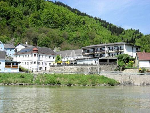 Sonstiges zum Kauf als Kapitalanlage geeignet 2.710 m² 3.021 m² Grundstück St. Nikola an der Donau 4381