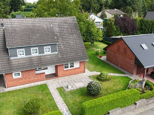 Einfamilienhaus zum Kauf 650.000 € 6 Zimmer 272,2 m² 1.061 m² Grundstück Am Sportplatz 5 & 5a Nenndorf Rosengarten 21224