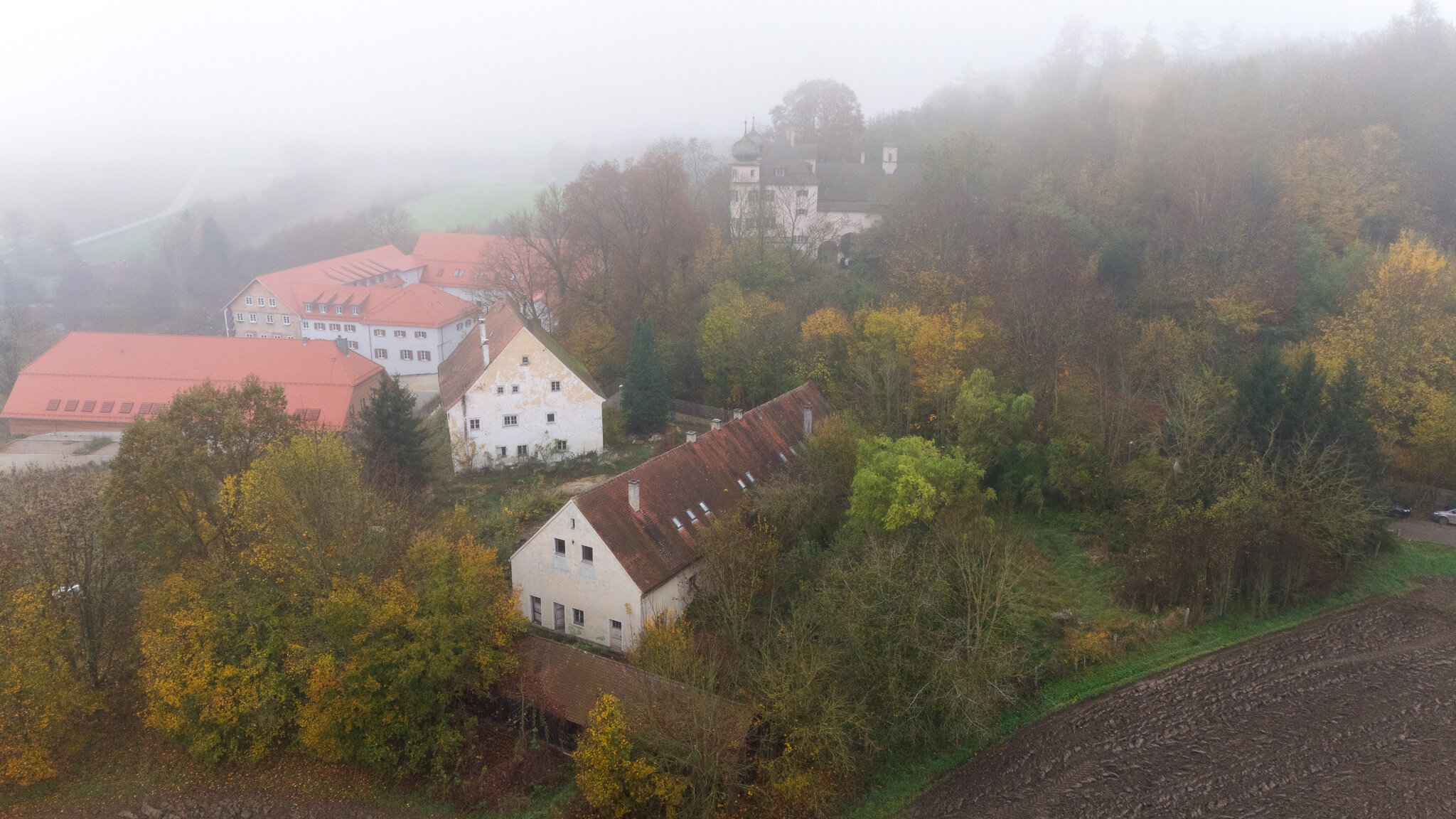 Haus zum Kauf 9.000 m²<br/>Grundstück Neueglofsheim Thalmassing 93107