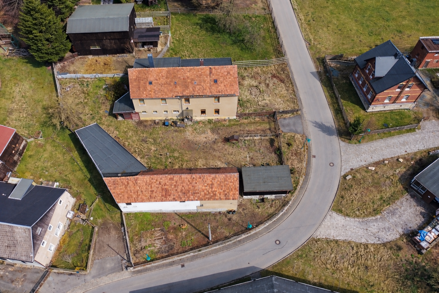 Immobilie in Falkenstein/Vogtland - Charmantes Bauernhaus mit Nebengebäude und großem Potenzial zur individuellen Gestaltung - Bild 3