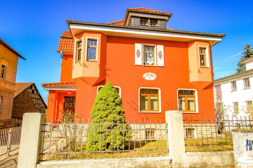 Villa zum Kauf 17 Zimmer 383 m²<br/>Wohnfläche 634 m²<br/>Grundstück Eisfeld Eisfeld 98673