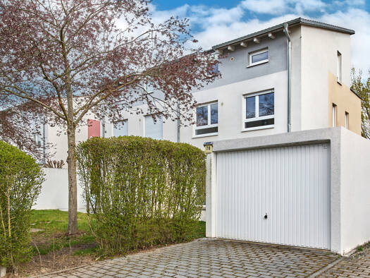 Doppelhaushälfte zur Miete 3.195 € 4,5 Zimmer 165 m² 250 m² Grundstück frei ab sofort Erbenheim Wiesbaden / Erbenheim 65205