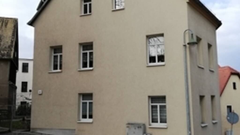 Wohnung zur Miete 300 € 3 Zimmer 58 m² 2. Geschoss frei ab sofort Kirchplatz 3 Gößnitz 04639