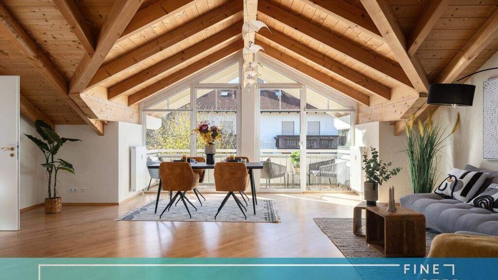 Exklusives Wohnjuwel mit Weitblick über Felder - Familienwohnung mit drei Sonnenbalkonen