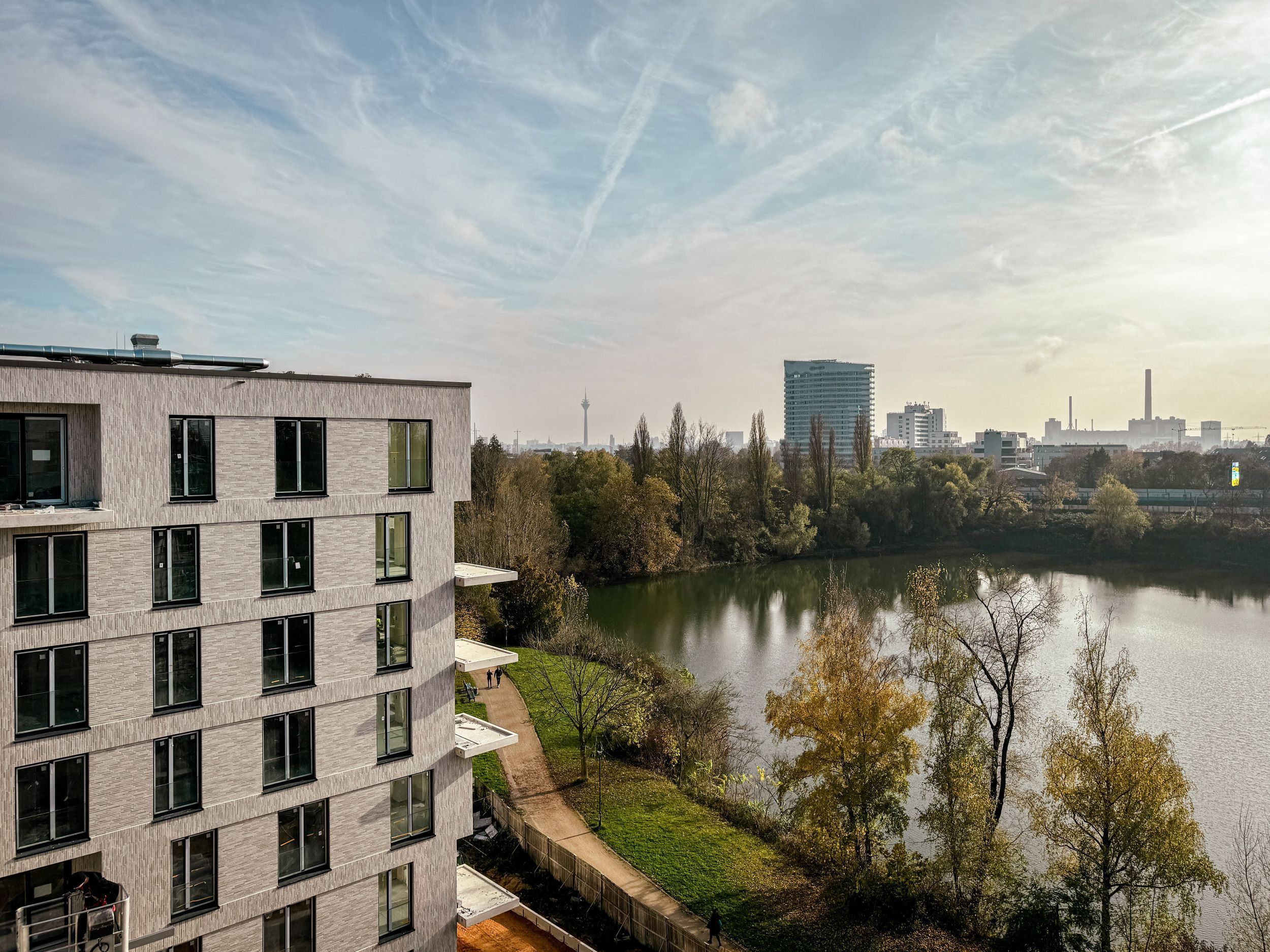 Wohnung zur Miete 1.390 € 2 Zimmer 51,5 m²<br/>Wohnfläche 5.<br/>Geschoss 01.04.2025<br/>Verfügbarkeit Am Albertussee 29 Heerdt Düsseldorf 40549