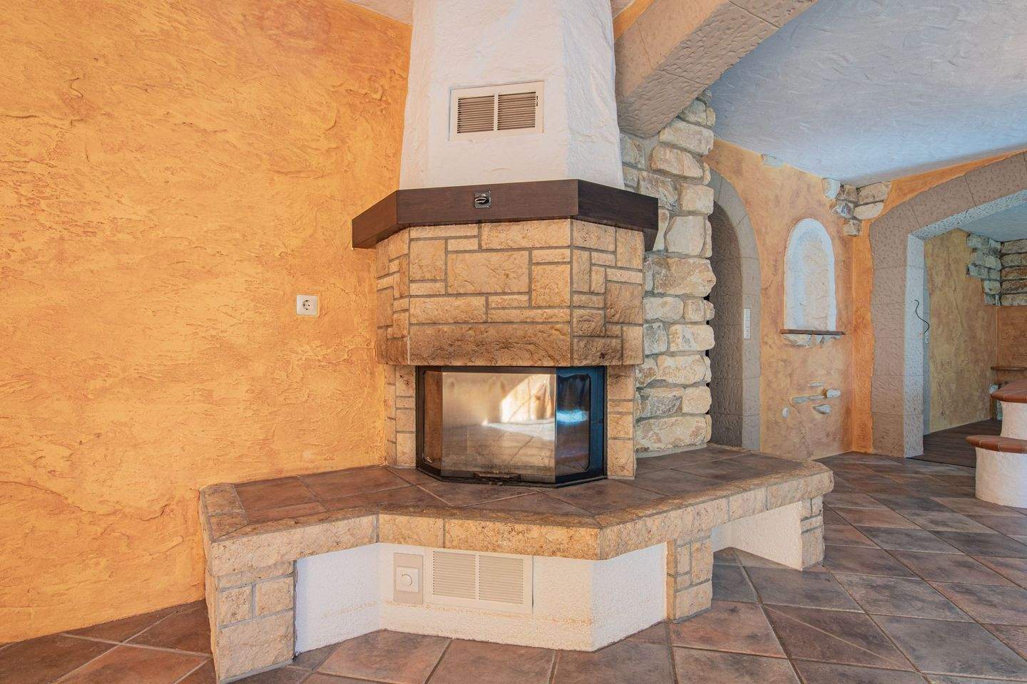 Immobilie in Waldshut-Tiengen - Großzügiges Zweifamilienhaus mit Garten, Wintergarten und viel Potenzial in ruhiger Lage in Tiengen - Ideal für Familien, Mehrgenerationenwohnen und W - Bild 4