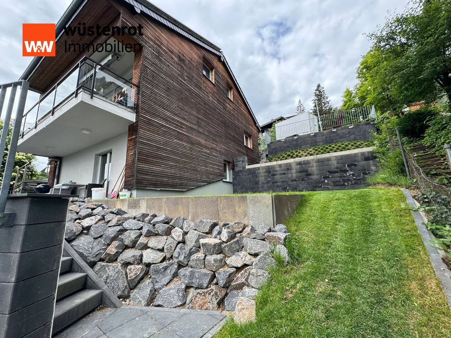 Ein ganz besonderes Haus in toller Lage mit beeindruckendem Weitblick / Segendorf