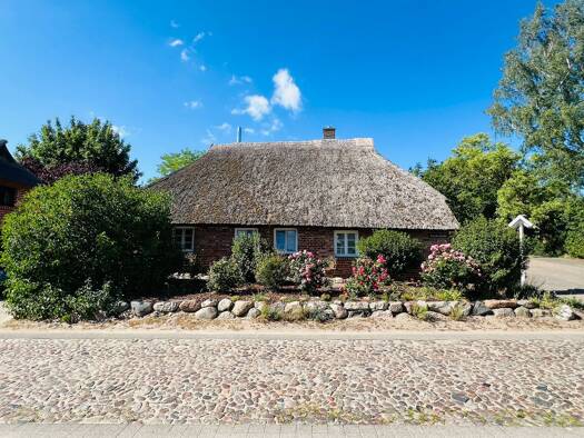 Haus zum Kauf provisionsfrei als Kapitalanlage geeignet 650.000 € 5 Zimmer 100 m² 400 m² Grundstück Groß Zicker Gager 18586