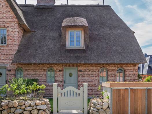 Doppelhaushälfte zum Kauf 2.980.000 € 5 Zimmer 142 m² 790 m² Grundstück frei ab sofort Robbenweg Westerland Sylt 25980