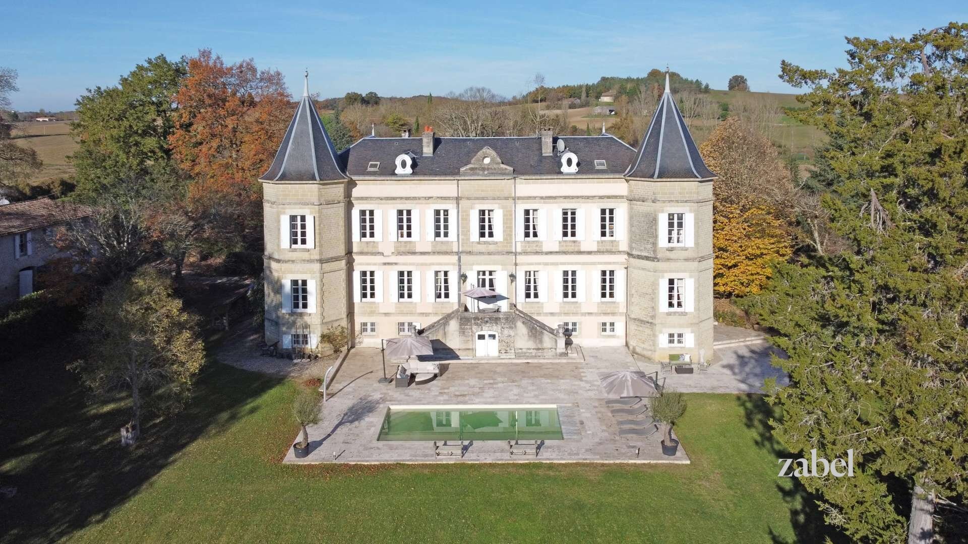 Schloss zum Kauf provisionsfrei 1.999.900 € 15 Zimmer 1.100 m²<br/>Wohnfläche 79.100 m²<br/>Grundstück Lauzun