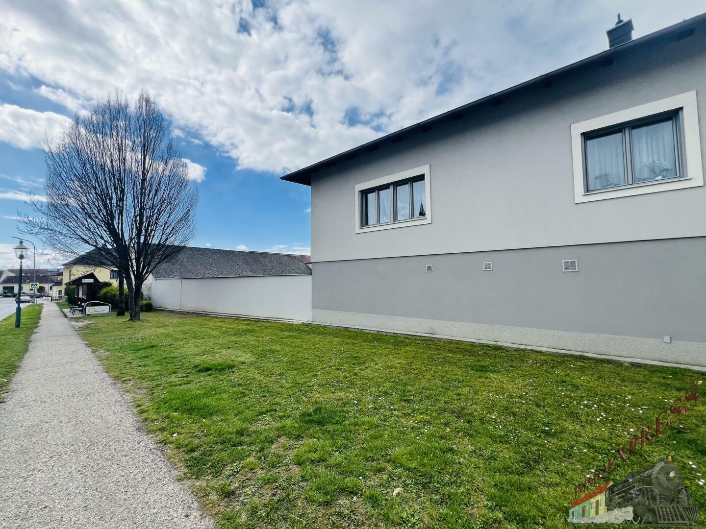 Mehrfamilienhaus zum Kauf 375 m²<br/>Wohnfläche 1.349 m²<br/>Grundstück Stetten 2100