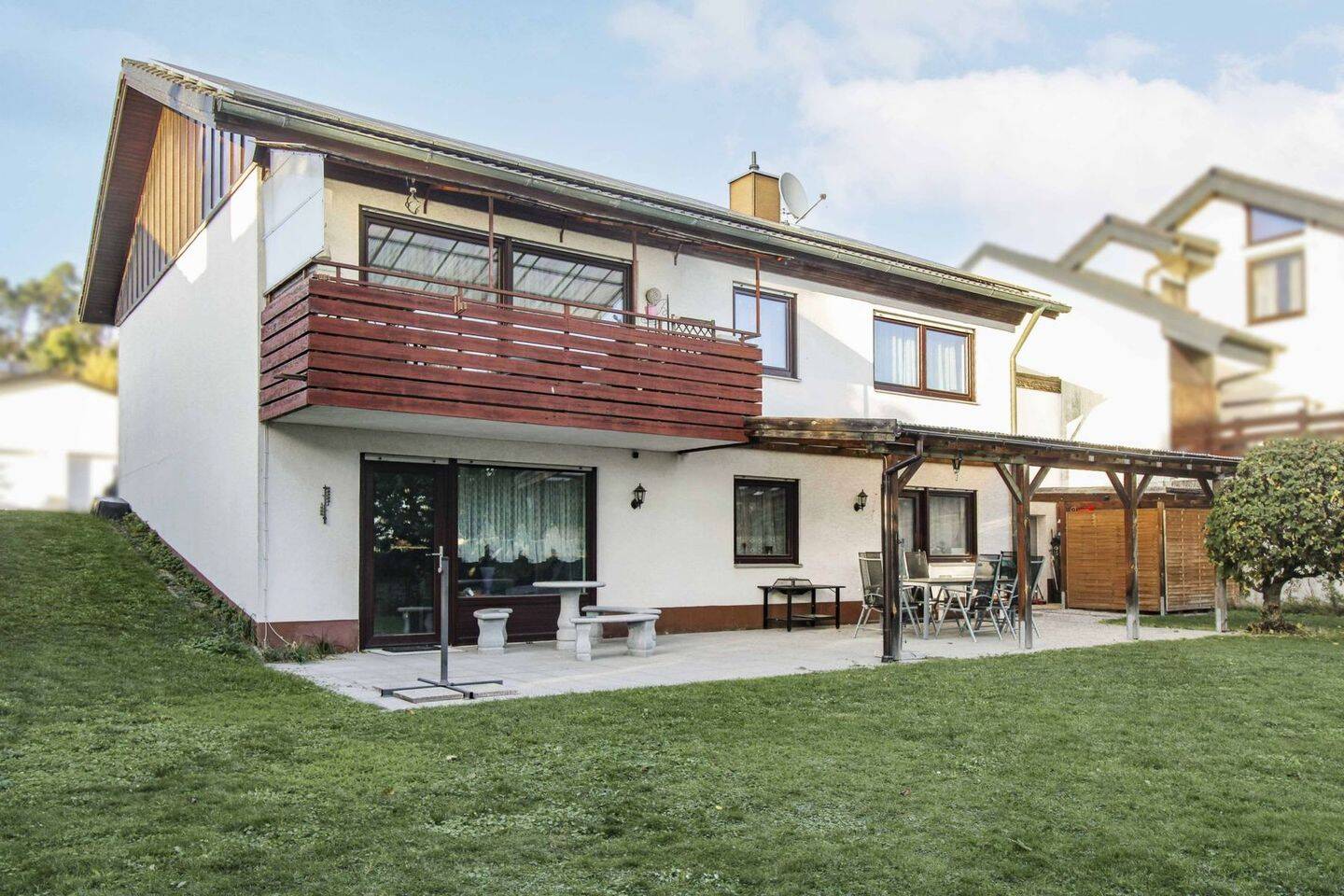 Immobilie in Adelsdorf - Große Südterrasse, Garten, Einliegerwohnung uvm.! Einfamilienhaus in ruhiger Lage von Aisch - Bild 1