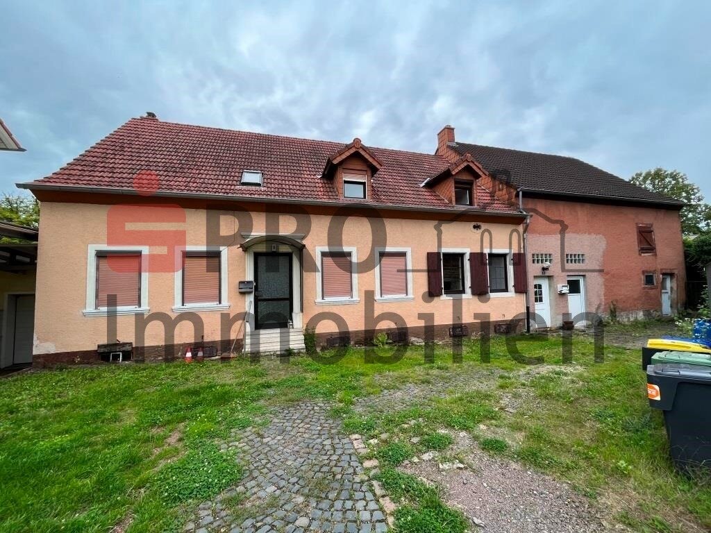 Mehrfamilienhaus zum Kauf 187.000 € 8 Zimmer 198 m²<br/>Wohnfläche 1.231 m²<br/>Grundstück ab sofort<br/>Verfügbarkeit Bischmisheim Saarbrücken 66132