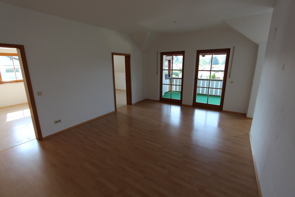 Wohnung zur Miete 530 € 3 Zimmer 71 m²<br/>Wohnfläche 01.05.2025<br/>Verfügbarkeit Eging a.See Eging am See 94535