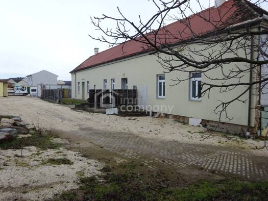 Mehrfamilienhaus zum Kauf 689.000 € 8 Zimmer 300 m² 1.776 m² Grundstück Hollabrunn 2020