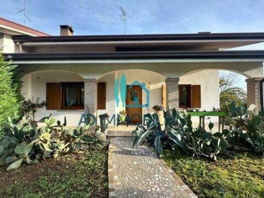 Villa zum Kauf 280.000 € 5 Zimmer 190 m² 2.000 m² Grundstück Palazzolo Dello Stella 33056