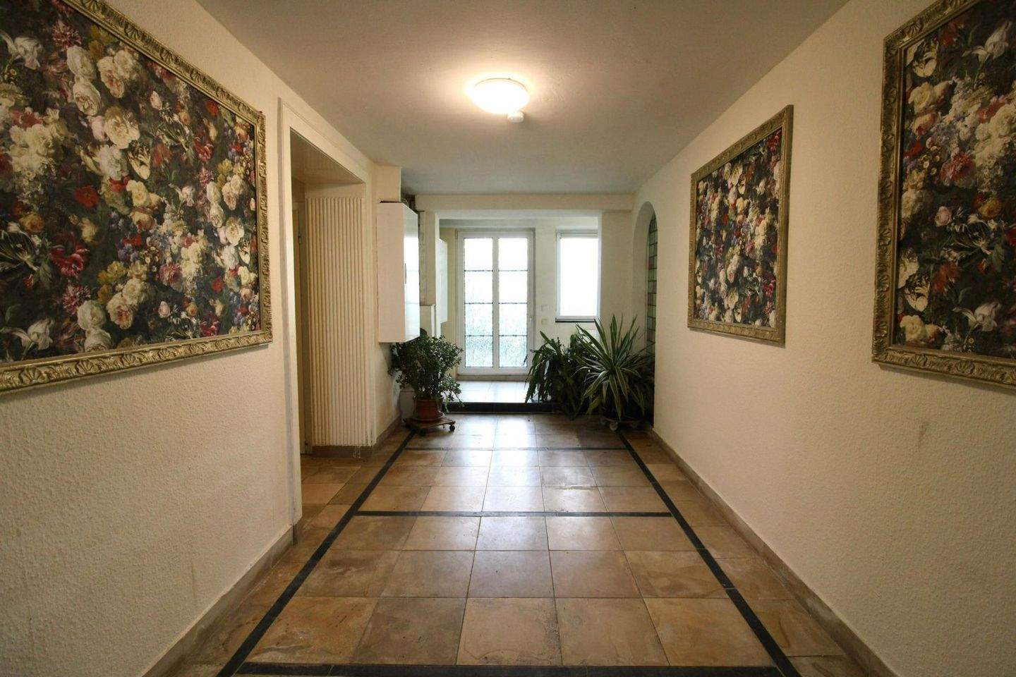 Immobilie in Nettetal - Exklusive Stadtvilla mit Potential - Wohnkomfort & Kapitalanlage - Bild 1