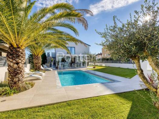 Einfamilienhaus zum Kauf 2.450.000 € 7 Zimmer 290 m² Rovinj Rovinj 52210