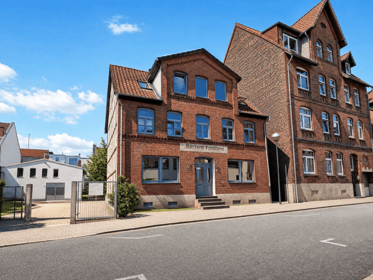 Haus zum Kauf 239.000 € 7 Zimmer 180 m² 303 m² Grundstück Uelzen 29525